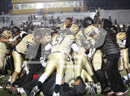 Thumbnail 1 in Whitehaven vs. Oakland  (TSSAA Division I Class 6A Final) photogallery.