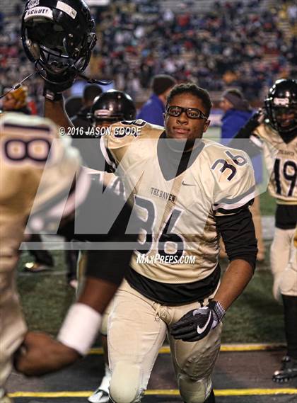 Thumbnail 1 in Whitehaven vs. Oakland  (TSSAA Division I Class 6A Final) photogallery.