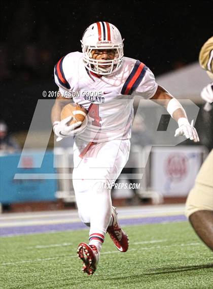 Thumbnail 1 in Whitehaven vs. Oakland  (TSSAA Division I Class 6A Final) photogallery.