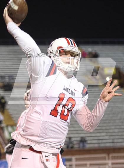 Thumbnail 3 in Whitehaven vs. Oakland  (TSSAA Division I Class 6A Final) photogallery.