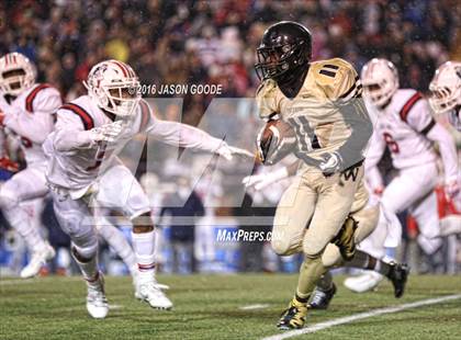 Thumbnail 1 in Whitehaven vs. Oakland  (TSSAA Division I Class 6A Final) photogallery.