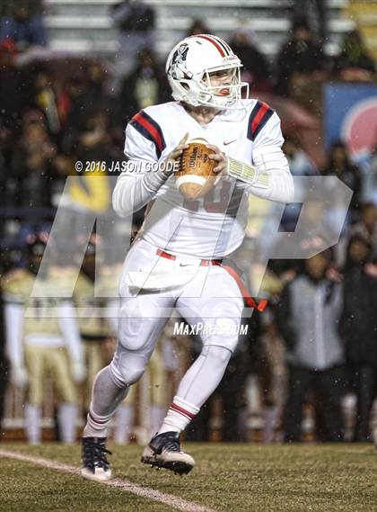 Thumbnail 2 in Whitehaven vs. Oakland  (TSSAA Division I Class 6A Final) photogallery.