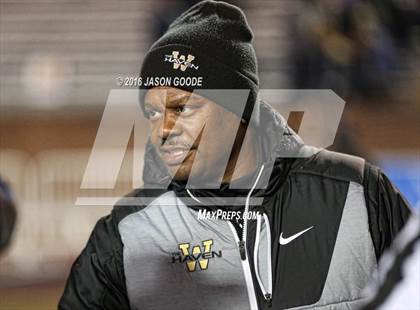 Thumbnail 2 in Whitehaven vs. Oakland  (TSSAA Division I Class 6A Final) photogallery.