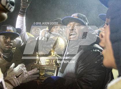 Thumbnail 2 in Whitehaven vs. Oakland  (TSSAA Division I Class 6A Final) photogallery.