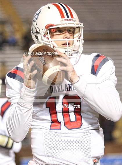 Thumbnail 2 in Whitehaven vs. Oakland  (TSSAA Division I Class 6A Final) photogallery.