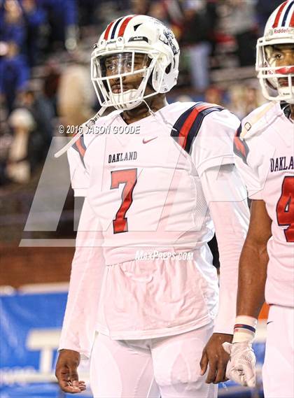 Thumbnail 2 in Whitehaven vs. Oakland  (TSSAA Division I Class 6A Final) photogallery.