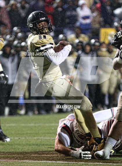 Thumbnail 3 in Whitehaven vs. Oakland  (TSSAA Division I Class 6A Final) photogallery.