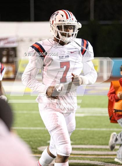 Thumbnail 3 in Whitehaven vs. Oakland  (TSSAA Division I Class 6A Final) photogallery.