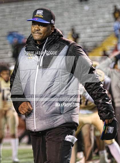 Thumbnail 2 in Whitehaven vs. Oakland  (TSSAA Division I Class 6A Final) photogallery.