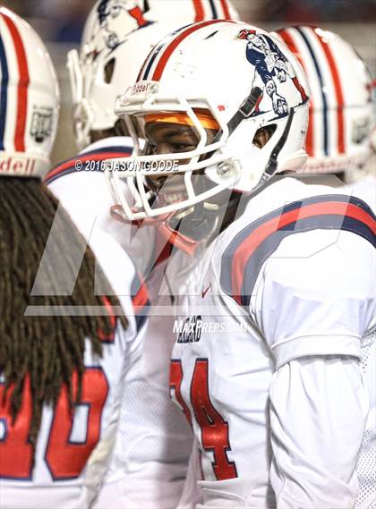 Thumbnail 1 in Whitehaven vs. Oakland  (TSSAA Division I Class 6A Final) photogallery.