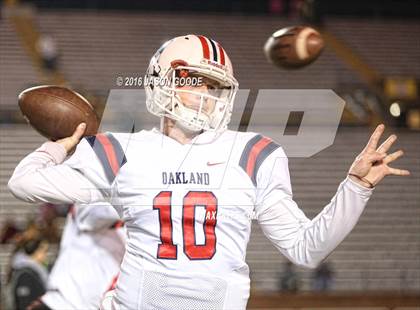 Thumbnail 2 in Whitehaven vs. Oakland  (TSSAA Division I Class 6A Final) photogallery.
