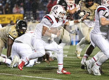 Thumbnail 1 in Whitehaven vs. Oakland  (TSSAA Division I Class 6A Final) photogallery.