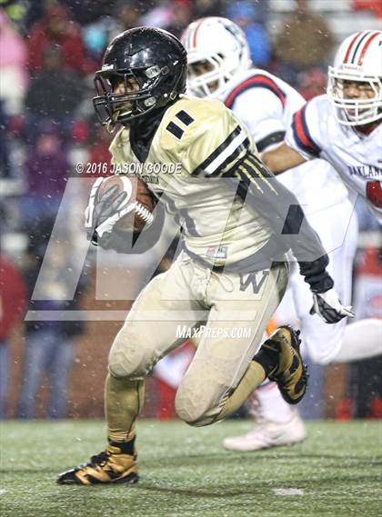 Thumbnail 3 in Whitehaven vs. Oakland  (TSSAA Division I Class 6A Final) photogallery.