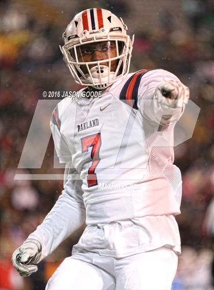 Thumbnail 2 in Whitehaven vs. Oakland  (TSSAA Division I Class 6A Final) photogallery.