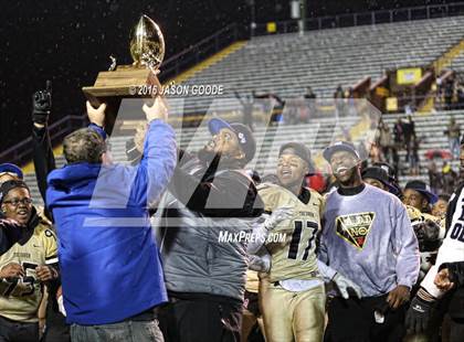 Thumbnail 1 in Whitehaven vs. Oakland  (TSSAA Division I Class 6A Final) photogallery.