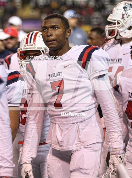 Thumbnail 3 in Whitehaven vs. Oakland  (TSSAA Division I Class 6A Final) photogallery.
