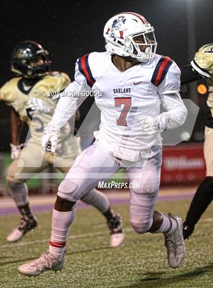 Thumbnail 1 in Whitehaven vs. Oakland  (TSSAA Division I Class 6A Final) photogallery.