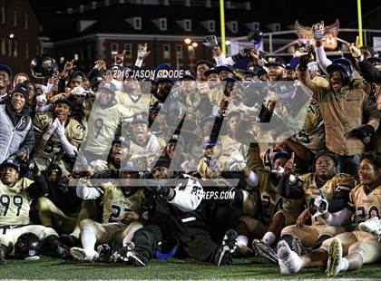Thumbnail 3 in Whitehaven vs. Oakland  (TSSAA Division I Class 6A Final) photogallery.