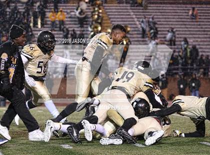 Thumbnail 3 in Whitehaven vs. Oakland  (TSSAA Division I Class 6A Final) photogallery.