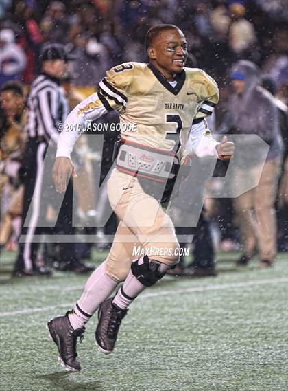 Thumbnail 2 in Whitehaven vs. Oakland  (TSSAA Division I Class 6A Final) photogallery.
