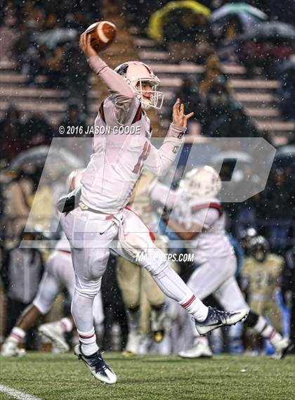 Thumbnail 3 in Whitehaven vs. Oakland  (TSSAA Division I Class 6A Final) photogallery.