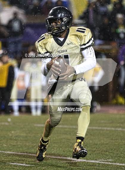 Thumbnail 3 in Whitehaven vs. Oakland  (TSSAA Division I Class 6A Final) photogallery.