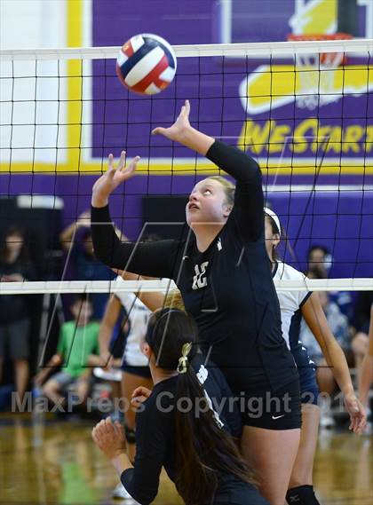 Thumbnail 1 in Archbishop Mitty vs. Kamehameha (Durango Fall Classic) photogallery.