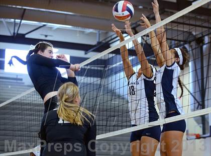 Thumbnail 3 in Archbishop Mitty vs. Kamehameha (Durango Fall Classic) photogallery.
