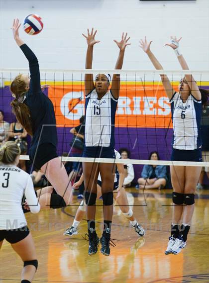 Thumbnail 2 in Archbishop Mitty vs. Kamehameha (Durango Fall Classic) photogallery.