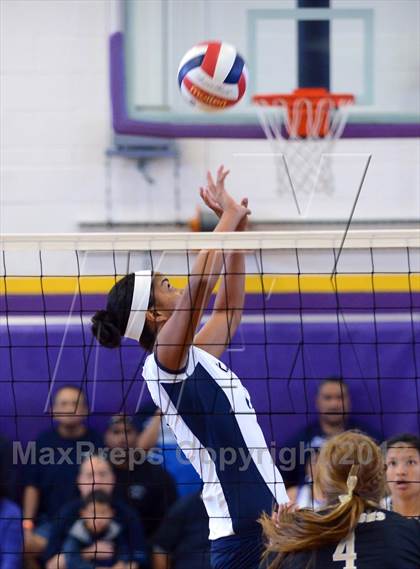 Thumbnail 1 in Archbishop Mitty vs. Kamehameha (Durango Fall Classic) photogallery.