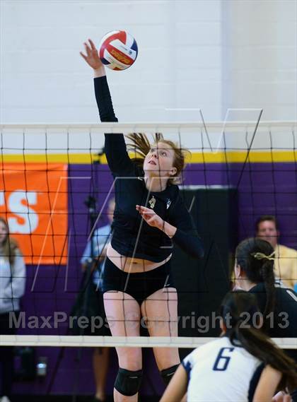 Thumbnail 1 in Archbishop Mitty vs. Kamehameha (Durango Fall Classic) photogallery.