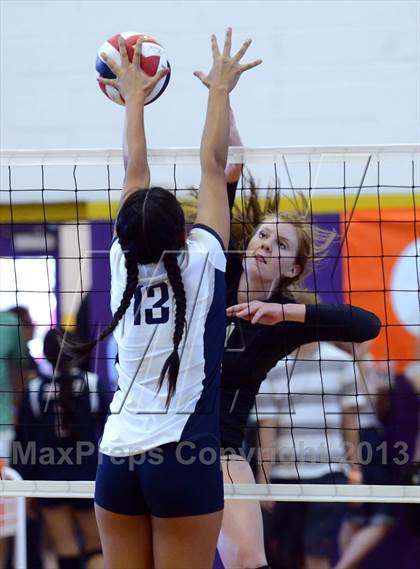 Thumbnail 2 in Archbishop Mitty vs. Kamehameha (Durango Fall Classic) photogallery.