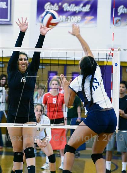 Thumbnail 3 in Archbishop Mitty vs. Kamehameha (Durango Fall Classic) photogallery.