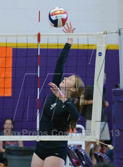 Thumbnail 2 in Archbishop Mitty vs. Kamehameha (Durango Fall Classic) photogallery.