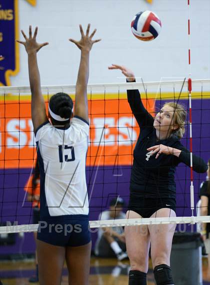Thumbnail 3 in Archbishop Mitty vs. Kamehameha (Durango Fall Classic) photogallery.