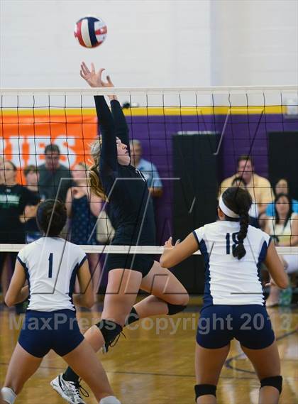 Thumbnail 2 in Archbishop Mitty vs. Kamehameha (Durango Fall Classic) photogallery.