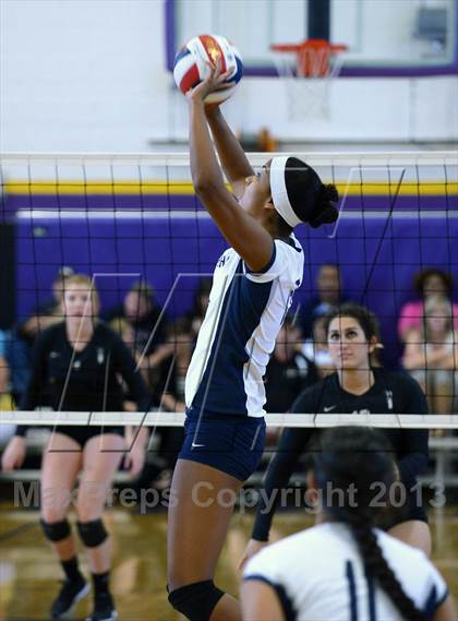 Thumbnail 2 in Archbishop Mitty vs. Kamehameha (Durango Fall Classic) photogallery.