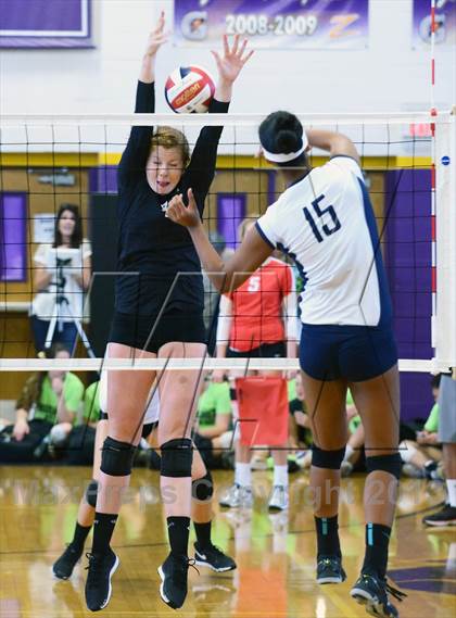 Thumbnail 2 in Archbishop Mitty vs. Kamehameha (Durango Fall Classic) photogallery.