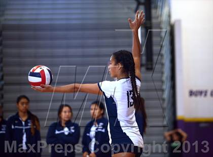 Thumbnail 1 in Archbishop Mitty vs. Kamehameha (Durango Fall Classic) photogallery.