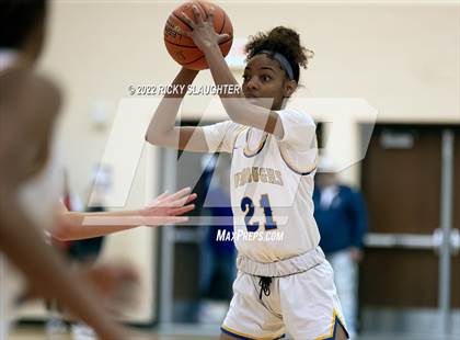 Thumbnail 1 in St. Charles vs  Burroughs (MSHSAA Class 4  Quarterfinal Playoff)  photogallery.