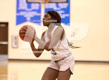 Thumbnail 1 in St. Charles vs  Burroughs (MSHSAA Class 4  Quarterfinal Playoff)  photogallery.