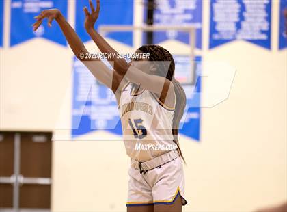 Thumbnail 1 in St. Charles vs  Burroughs (MSHSAA Class 4  Quarterfinal Playoff)  photogallery.