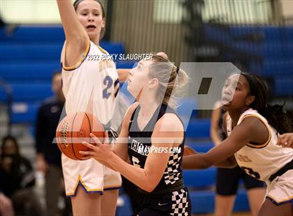 Thumbnail 1 in St. Charles vs  Burroughs (MSHSAA Class 4  Quarterfinal Playoff)  photogallery.