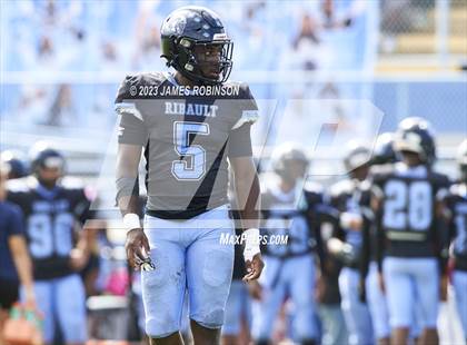 Thumbnail 3 in Raines @ Ribault photogallery.