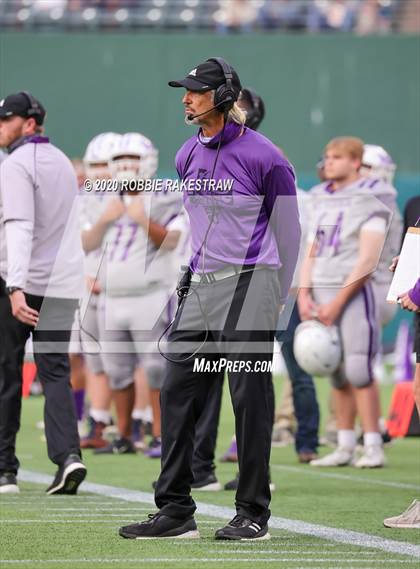 Thumbnail 2 in Mount Vernon vs. Jim Ned (UIL 3A D1 Semifinals) photogallery.