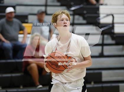 Thumbnail 3 in Circleville vs Amanda-Clearcreek (Scrimmage) photogallery.