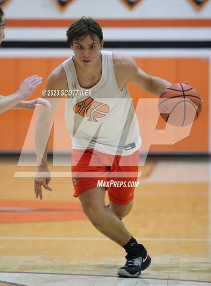 Thumbnail 2 in Circleville vs Amanda-Clearcreek (Scrimmage) photogallery.