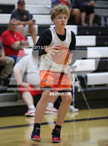 Thumbnail 3 in Circleville vs Amanda-Clearcreek (Scrimmage) photogallery.