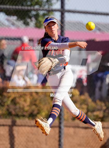 Thumbnail 1 in Legend vs. Broomfield (CHSAA 5A Final) photogallery.