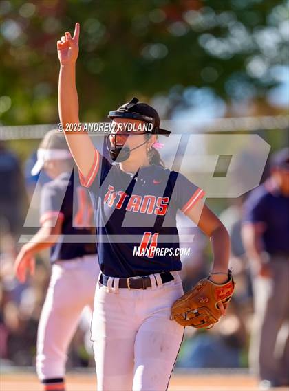 Thumbnail 1 in Legend vs. Broomfield (CHSAA 5A Final) photogallery.